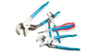Illustration for article titled Deals: Remote Start Kit, $100 off Tires, Channellock Gift Set